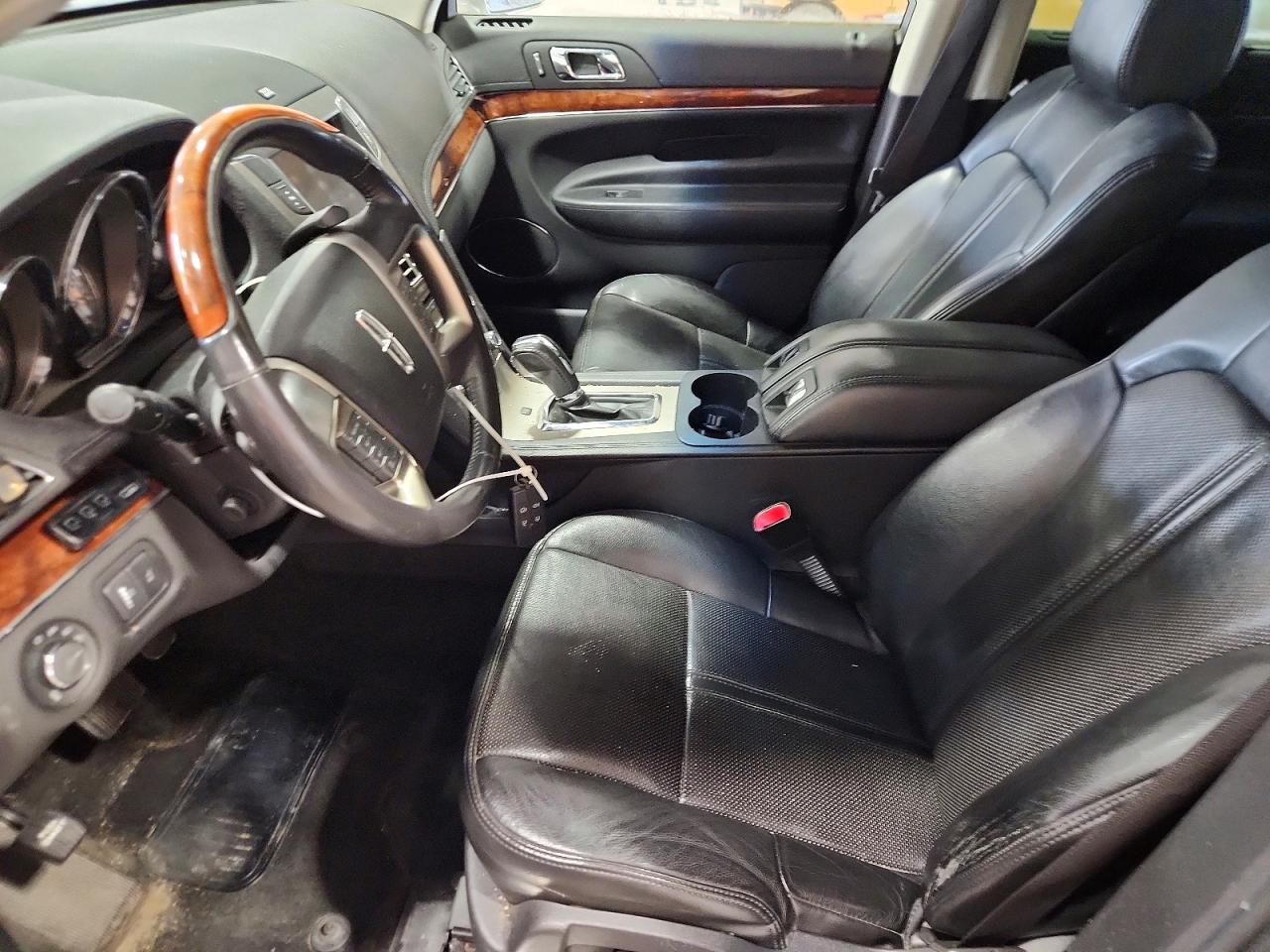 2011 Lincoln Mkt Silver vin: 2LMHJ5AT8BBJ54382