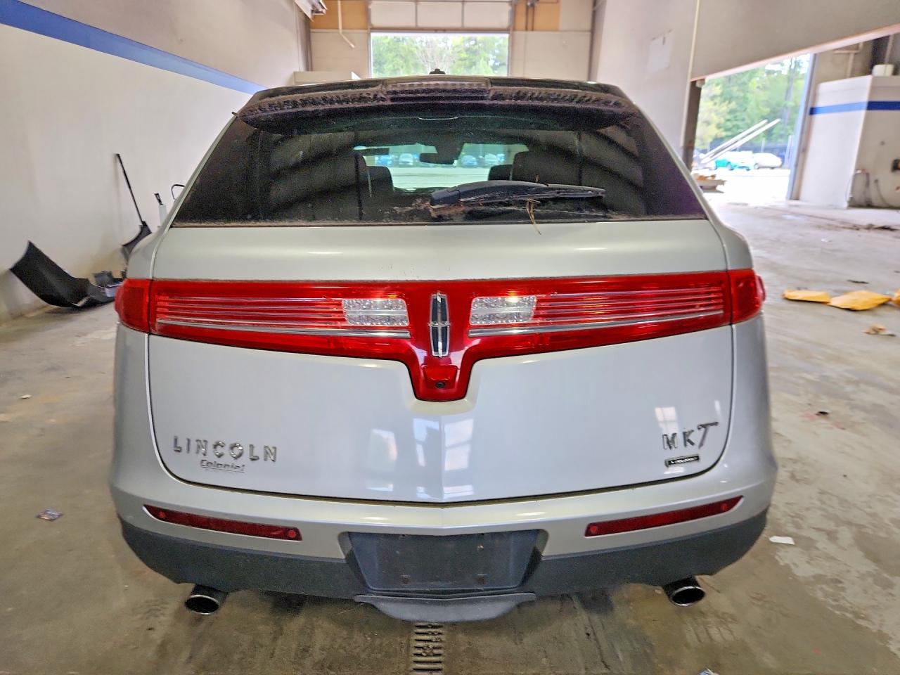 2011 Lincoln Mkt Silver vin: 2LMHJ5AT8BBJ54382