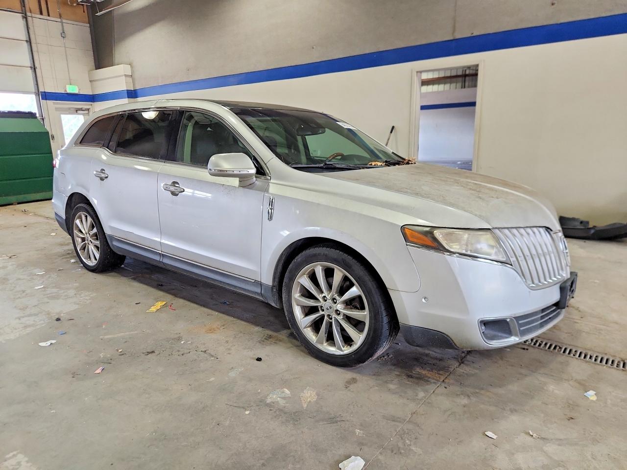 2011 Lincoln Mkt Silver vin: 2LMHJ5AT8BBJ54382