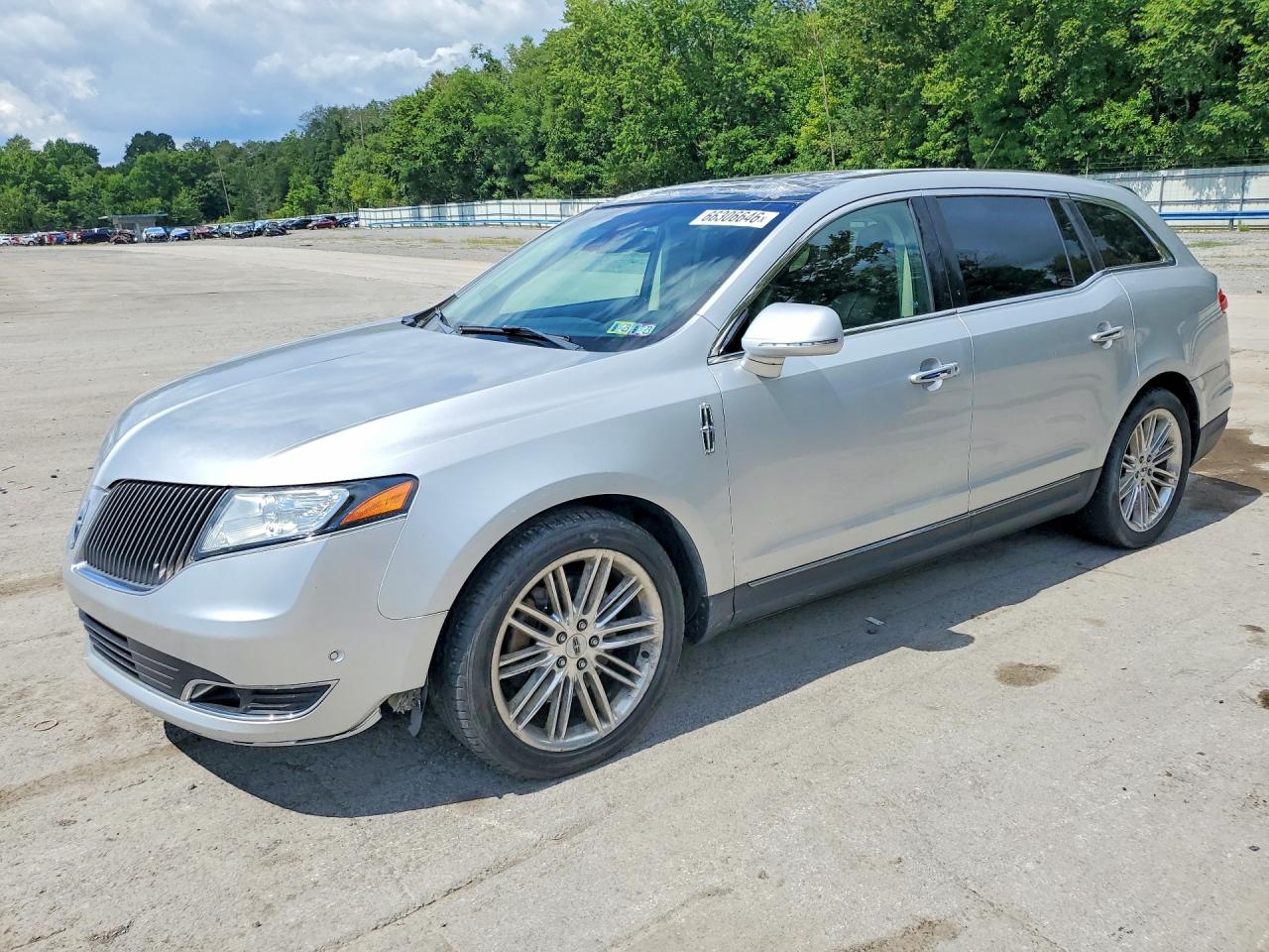 2013 Lincoln Mkt Silver vin: 2LMHJ5AT8DBL50082