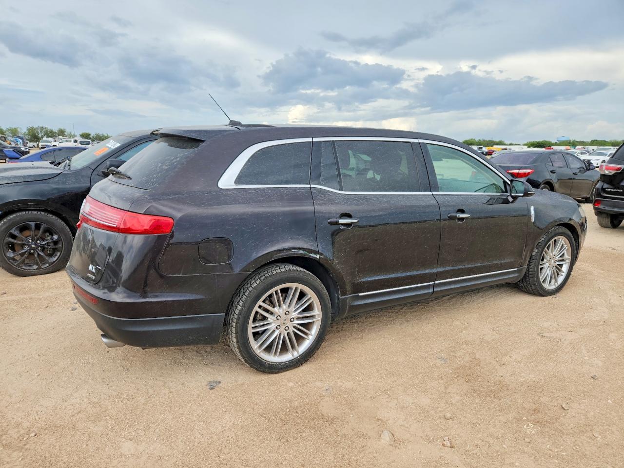 2013 Lincoln Mkt Brown vin: 2LMHJ5AT8DBL58926