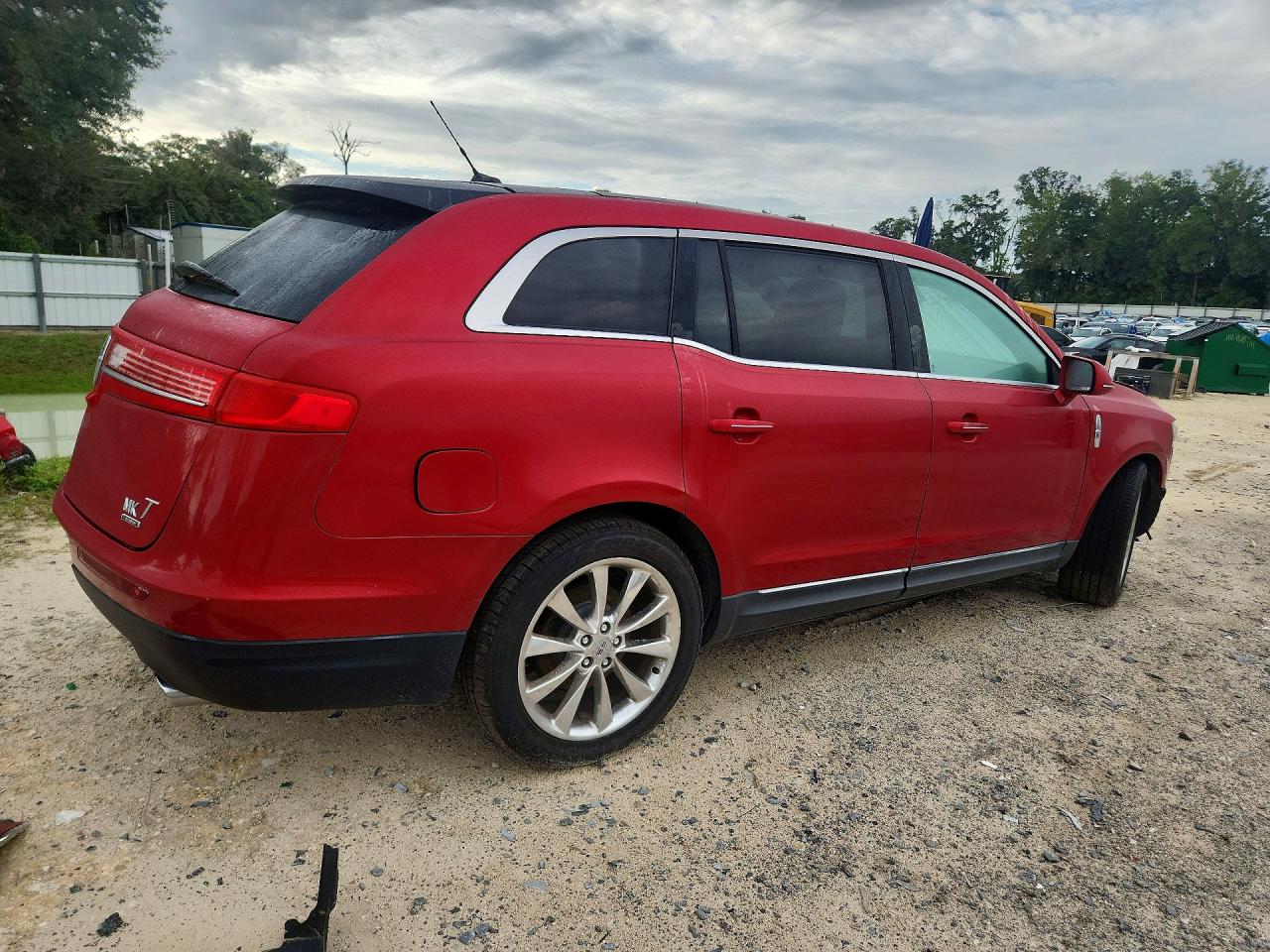 2010 Lincoln Mkt Red vin: 2LMHJ5AT9ABJ09028
