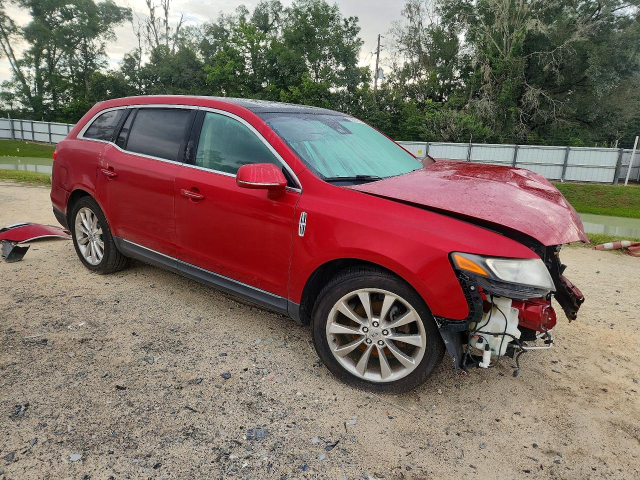 2010 Lincoln Mkt Red vin: 2LMHJ5AT9ABJ09028