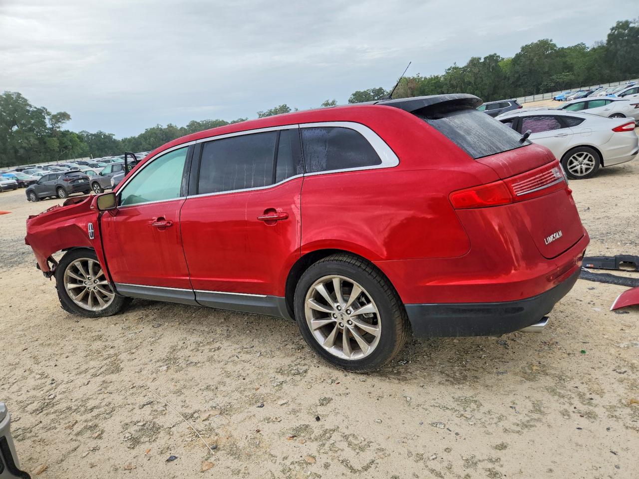2010 Lincoln Mkt Red vin: 2LMHJ5AT9ABJ09028