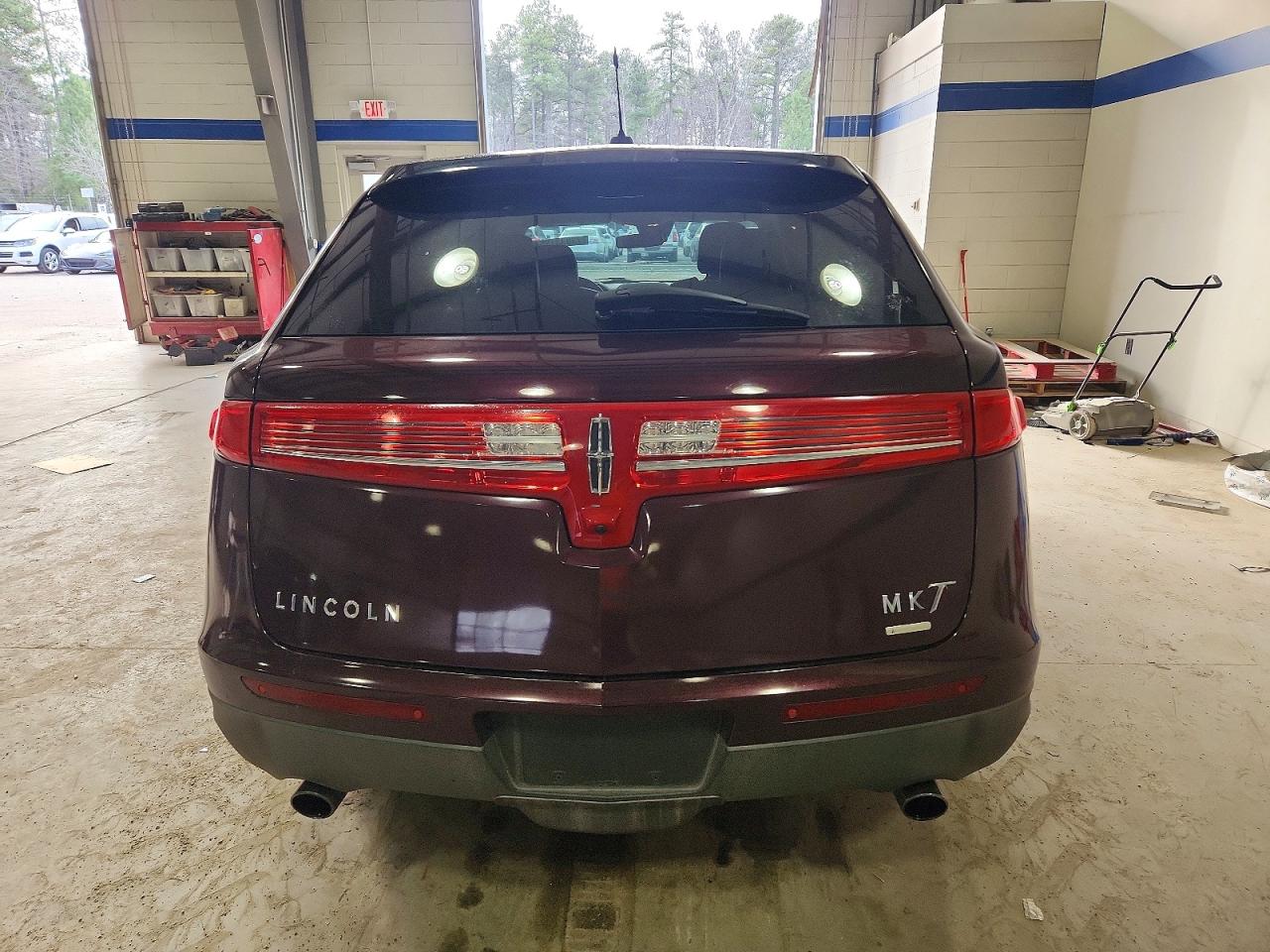 2011 Lincoln Mkt Burgundy vin: 2LMHJ5AT9BBJ00198