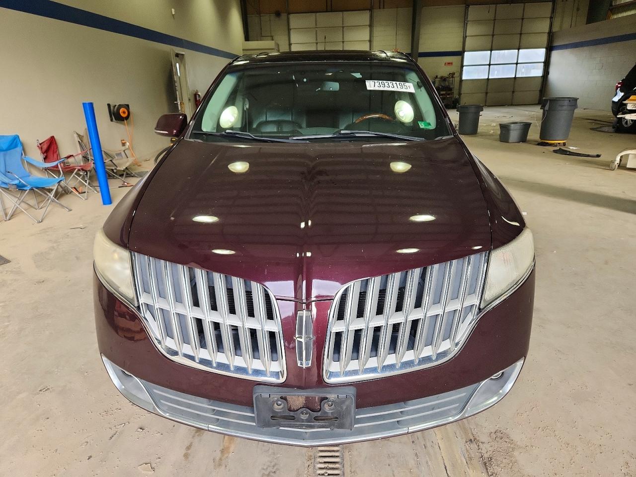 2011 Lincoln Mkt Burgundy vin: 2LMHJ5AT9BBJ00198