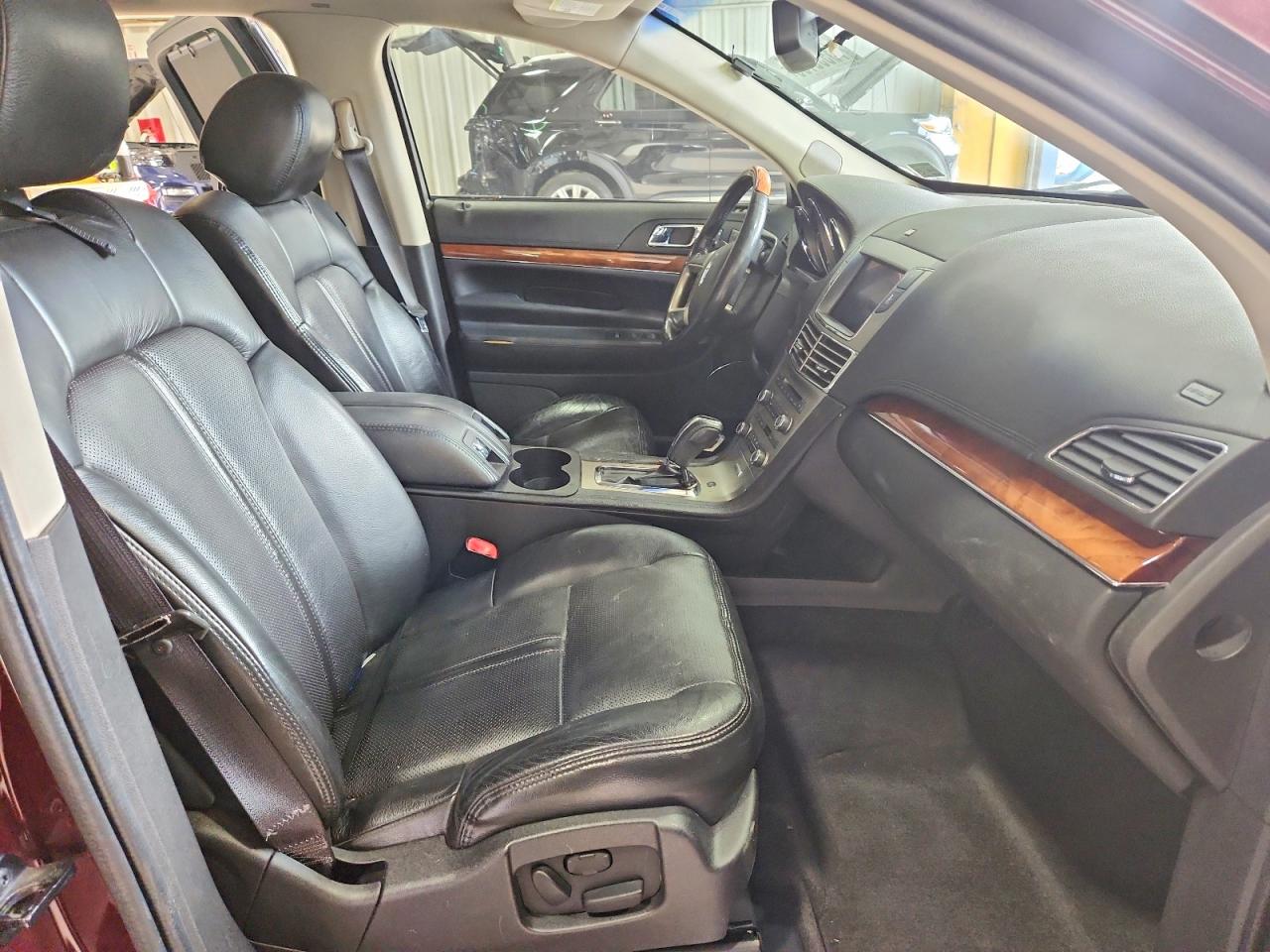 2011 Lincoln Mkt Burgundy vin: 2LMHJ5AT9BBJ00198