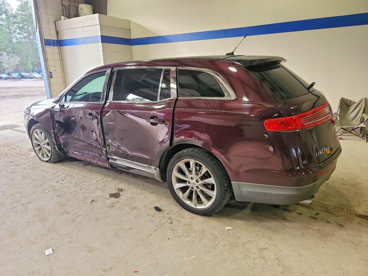 2011 Lincoln Mkt Burgundy vin: 2LMHJ5AT9BBJ00198