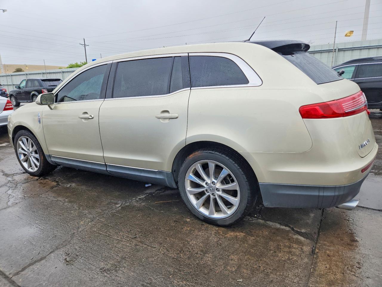 2011 Lincoln Mkt Beige vin: 2LMHJ5AT9BBJ52253