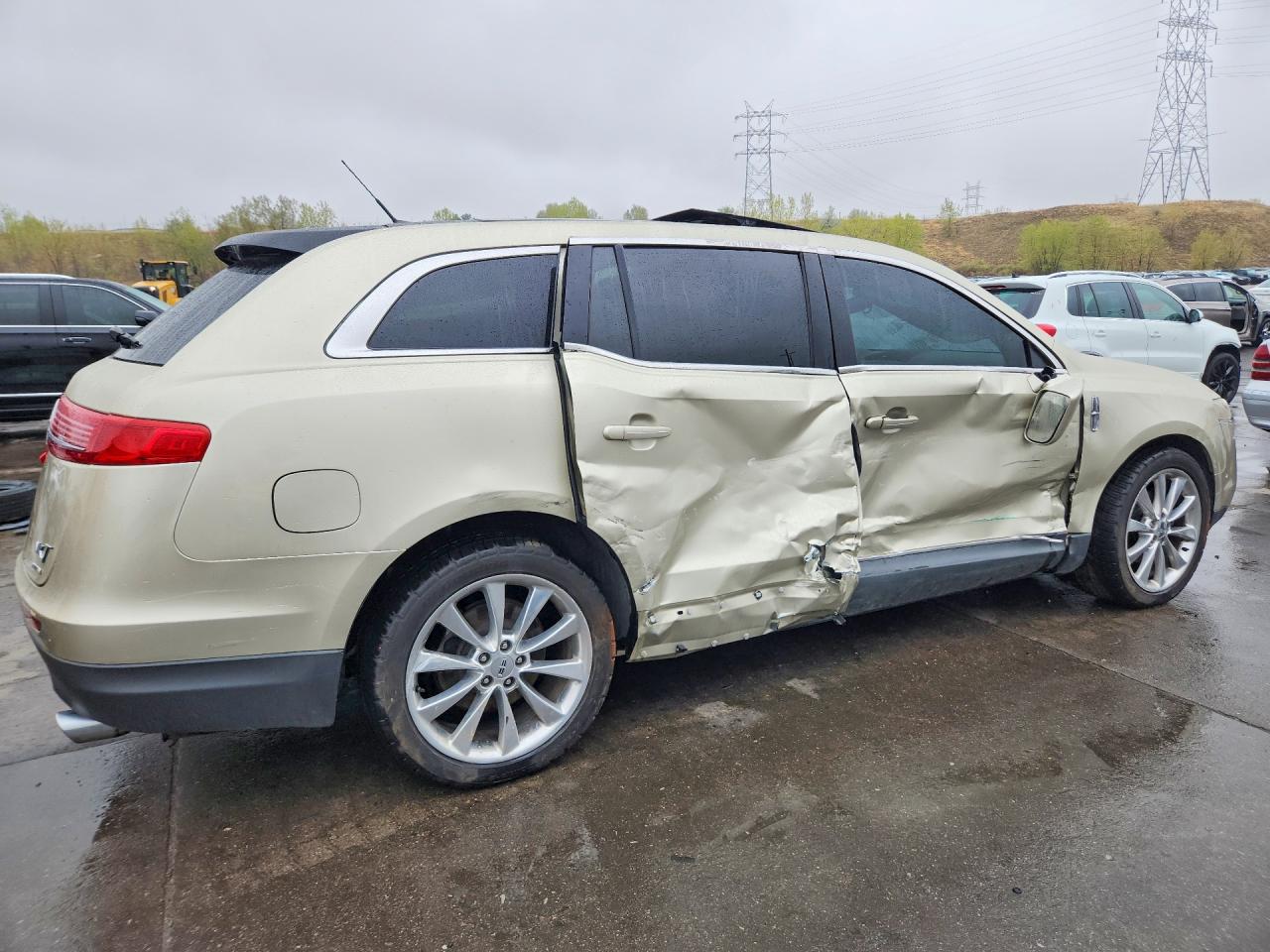 2011 Lincoln Mkt Beige vin: 2LMHJ5AT9BBJ52253