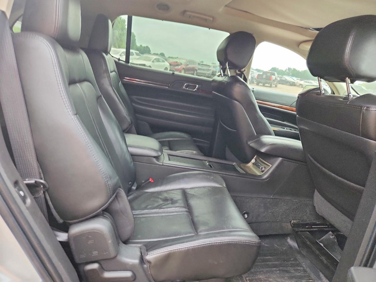 2012 Lincoln Mkt Silver vin: 2LMHJ5AT9CBL54379