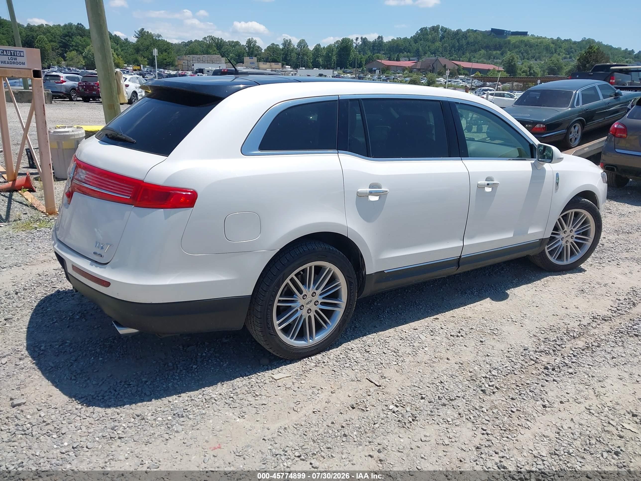 2014 Lincoln Mkt Ecoboost White vin: 2LMHJ5AT9EBL53526