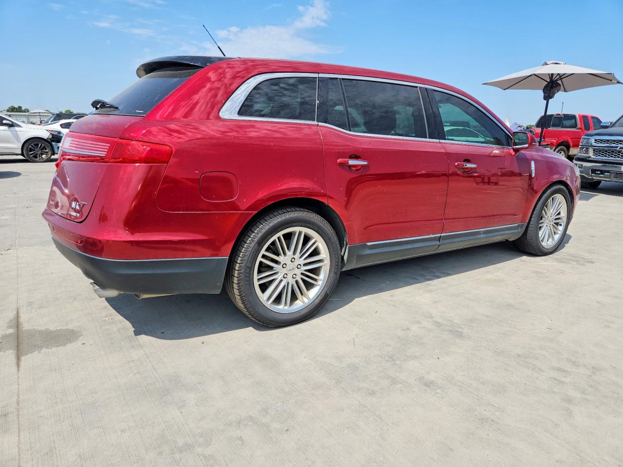 2014 Lincoln Mkt Red vin: 2LMHJ5AT9EBL57625
