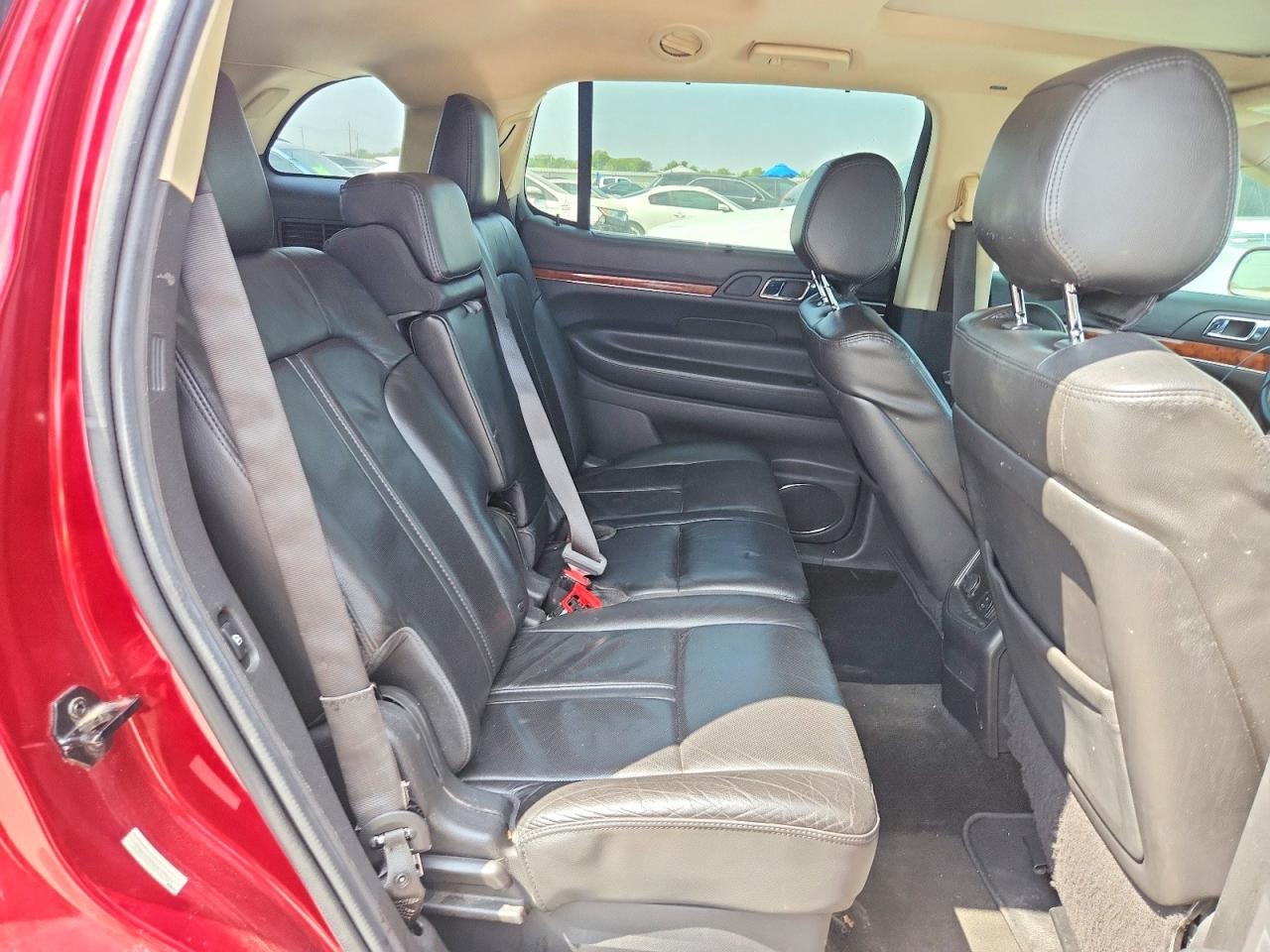 2014 Lincoln Mkt Red vin: 2LMHJ5AT9EBL57625