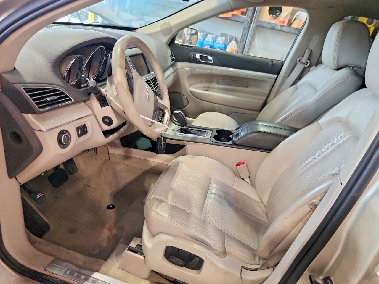2010 Lincoln Mkt Beige vin: 2LMHJ5ATXABJ26663