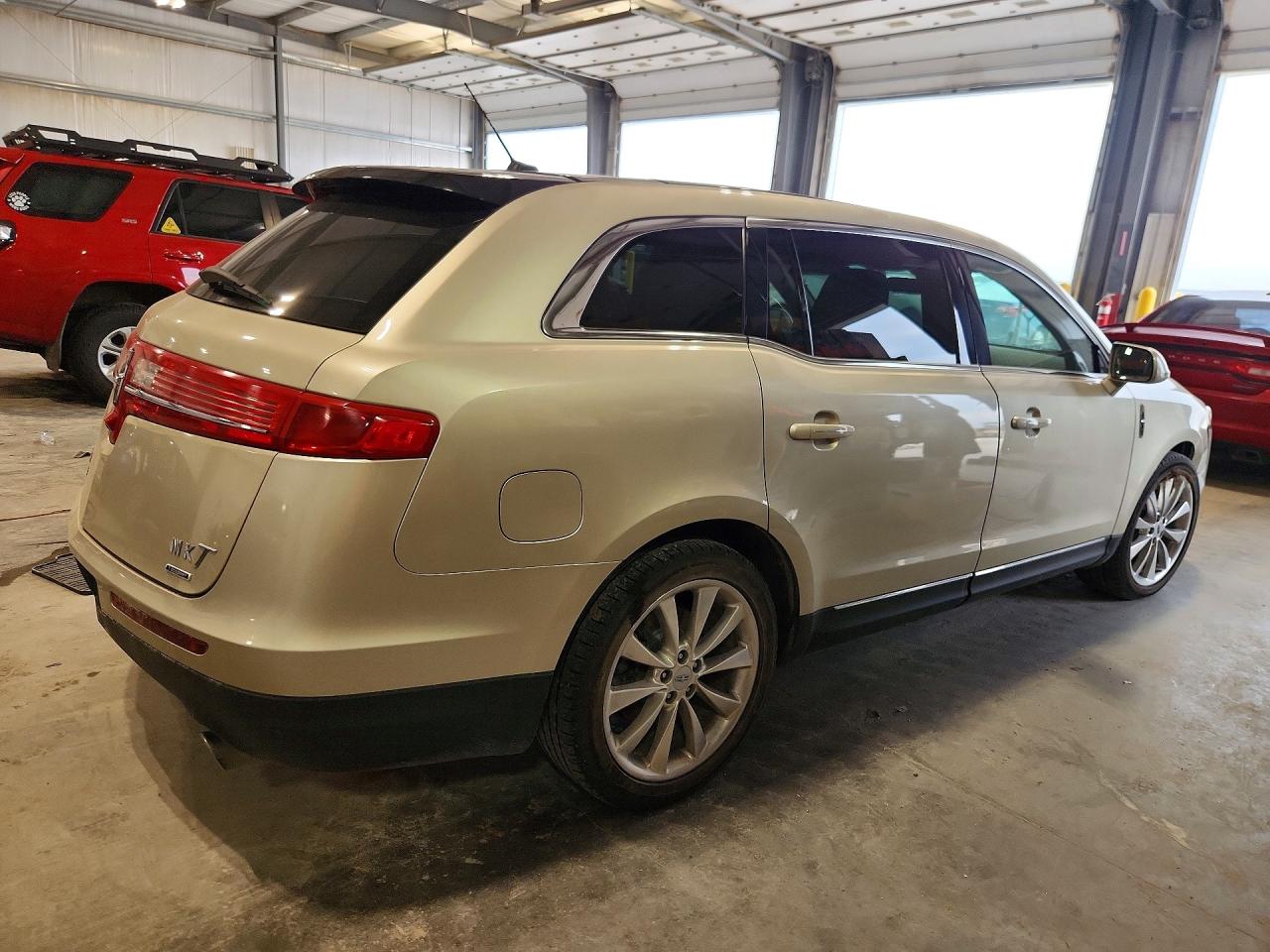 2010 Lincoln Mkt Beige vin: 2LMHJ5ATXABJ26663