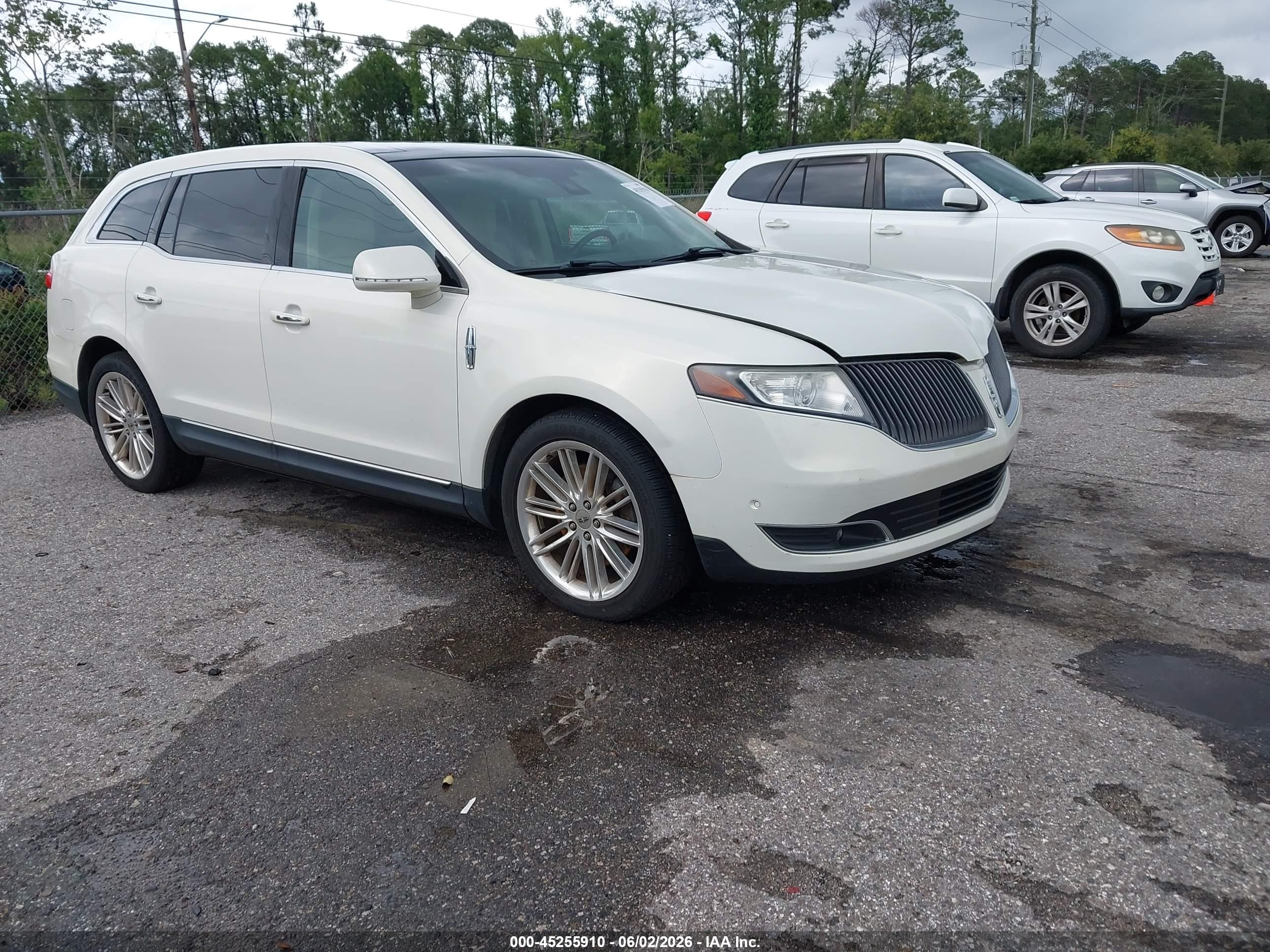 2014 Lincoln Mkt Ecoboost Cream vin: 2LMHJ5ATXEBL52000