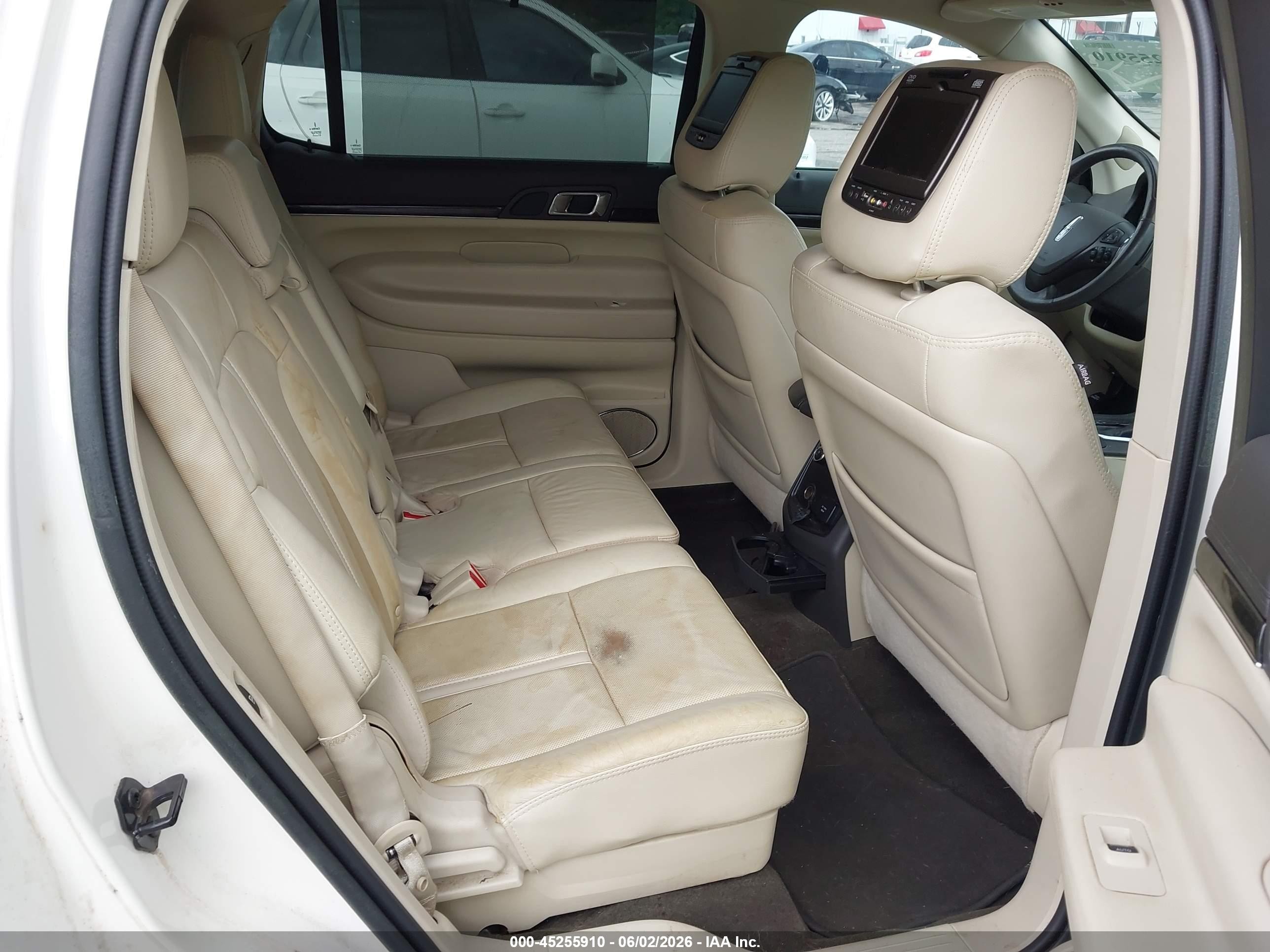 2014 Lincoln Mkt Ecoboost Cream vin: 2LMHJ5ATXEBL52000
