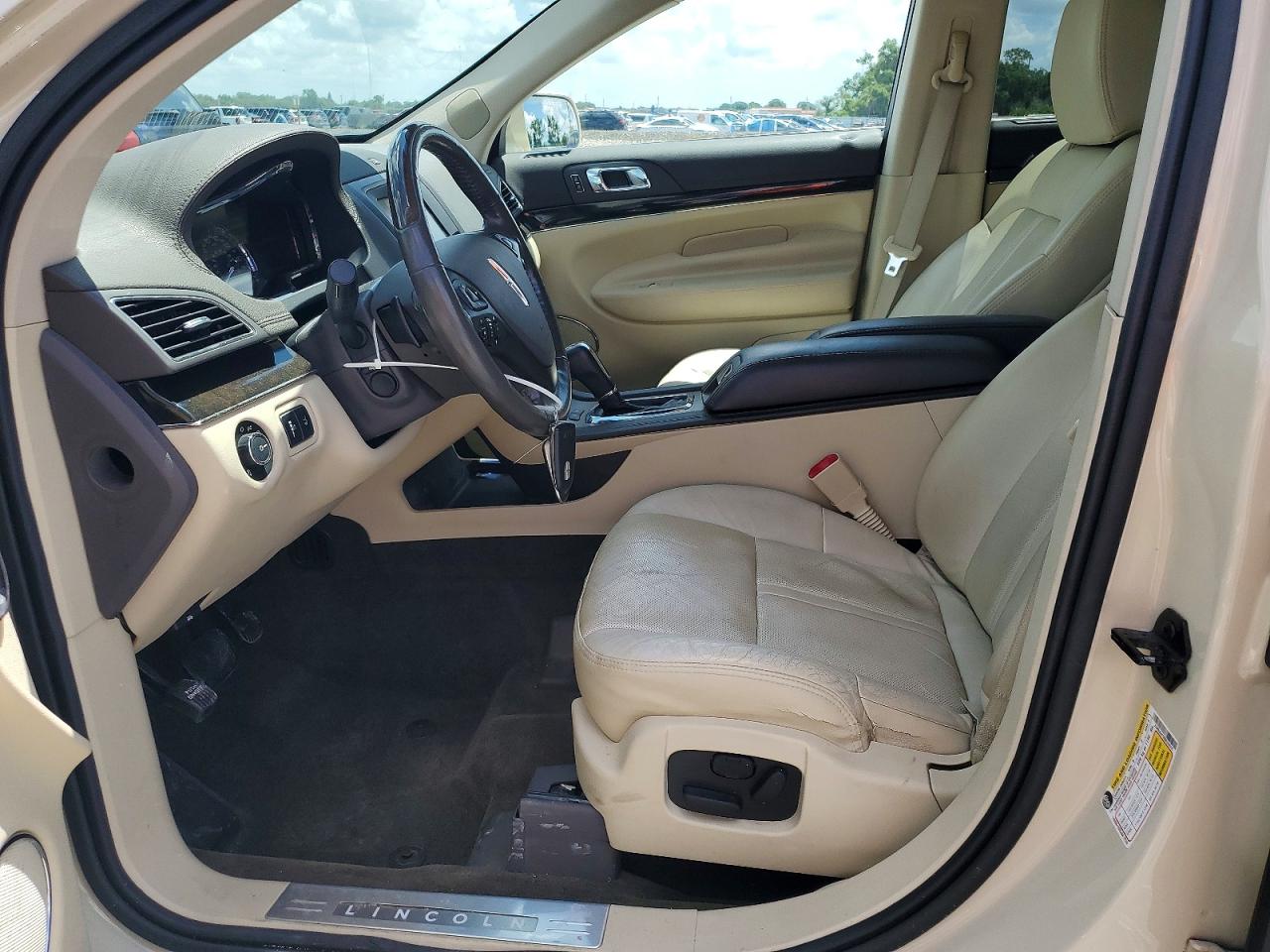 2014 Lincoln Mkt Cream vin: 2LMHJ5ATXEBL53518