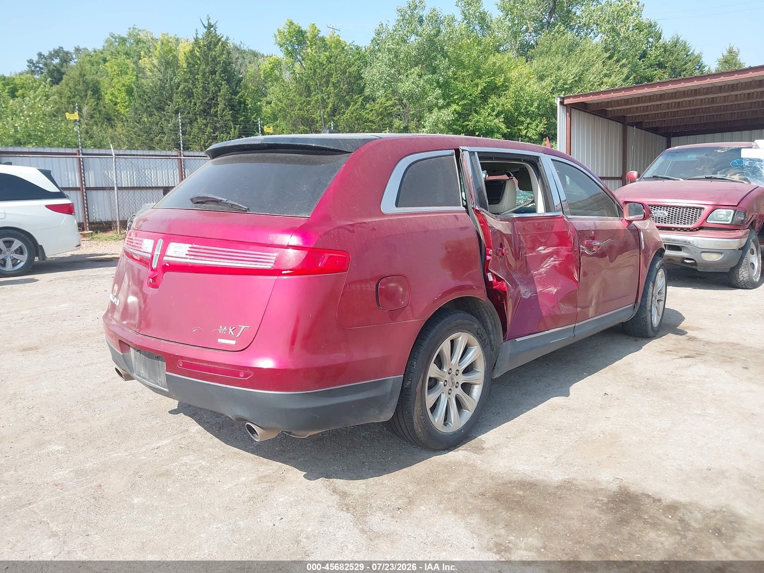 2014 Lincoln Mkt Ecoboost Красный vin: 2LMHJ5ATXEBL56659