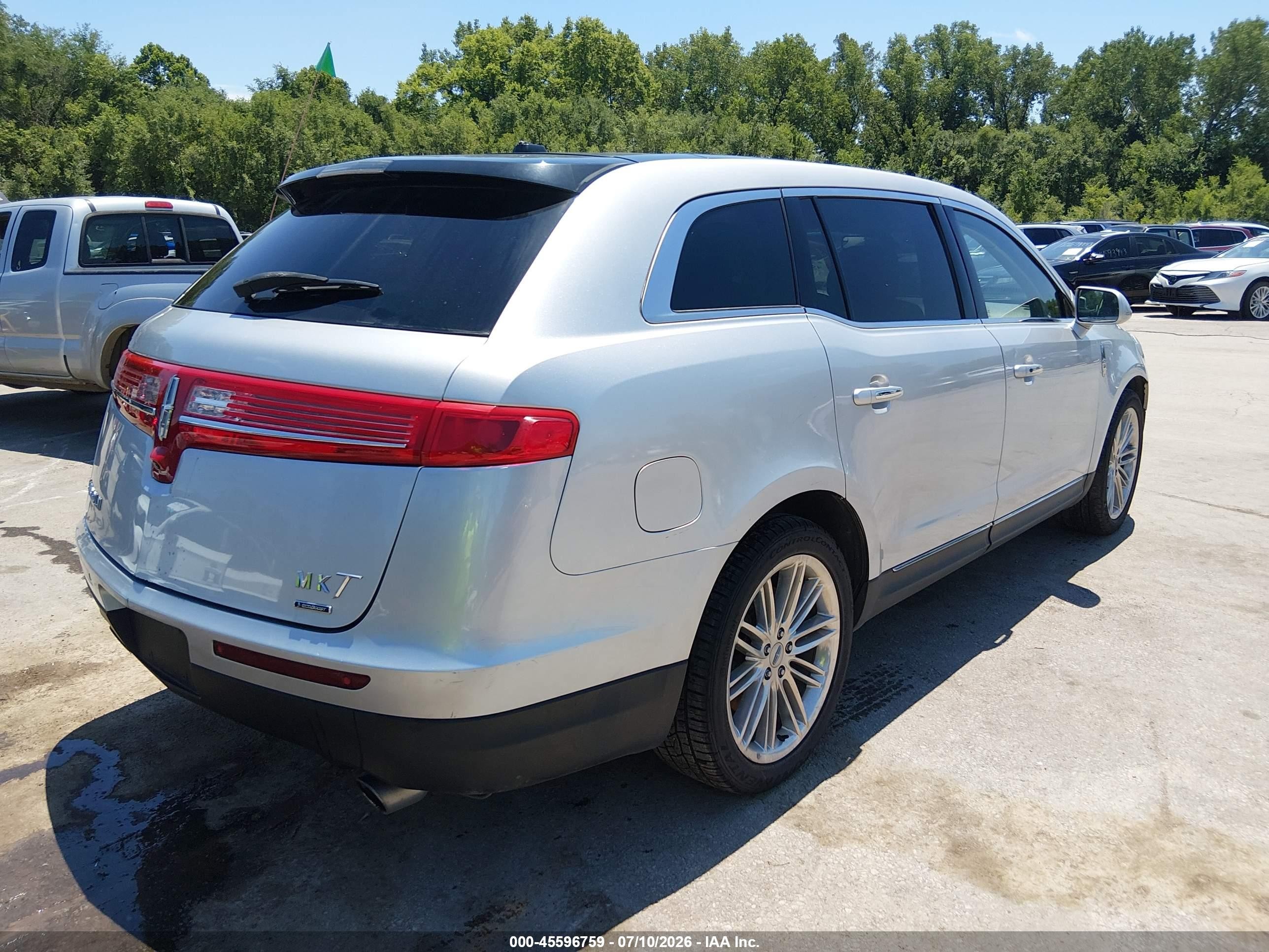 2015 Lincoln Mkt Ecoboost Silver vin: 2LMHJ5ATXFBL04739