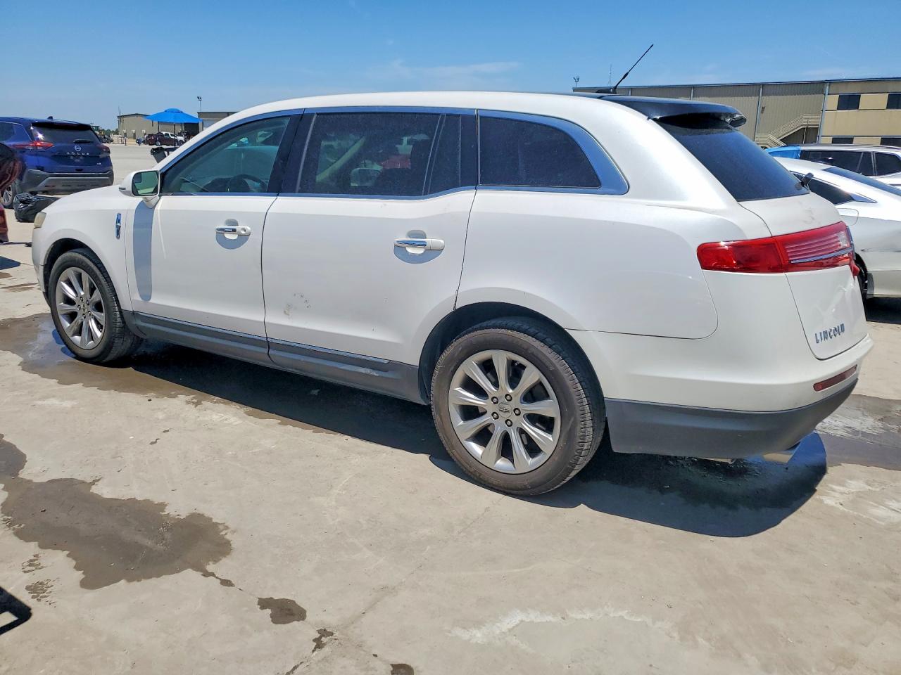 2013 Lincoln Mkt White vin: 2LMHJ5FK0DBL51839