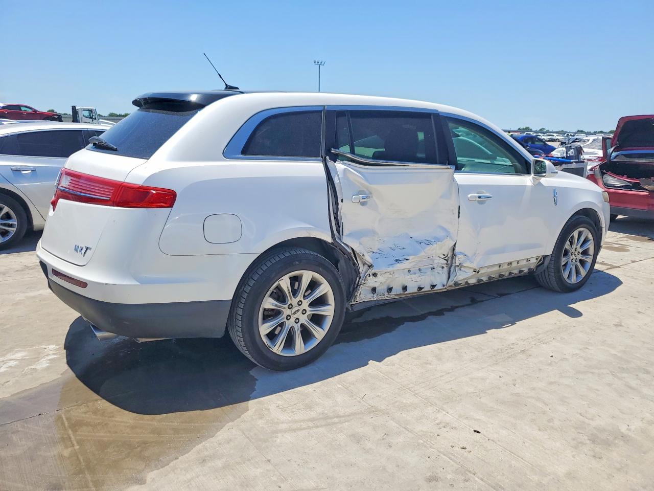2013 Lincoln Mkt White vin: 2LMHJ5FK0DBL51839