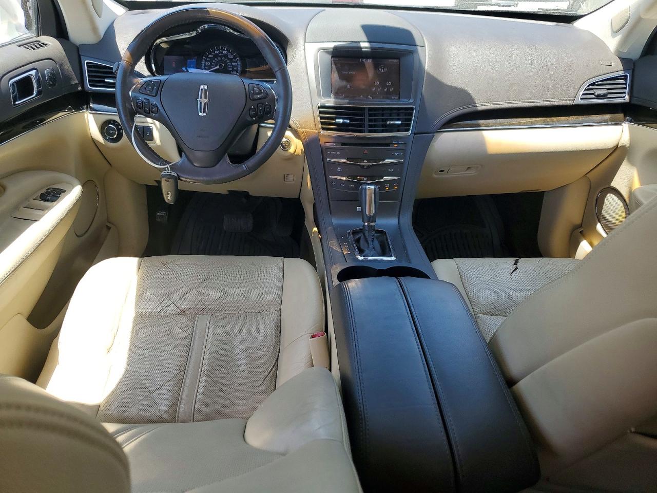 2013 Lincoln Mkt White vin: 2LMHJ5FK0DBL51839