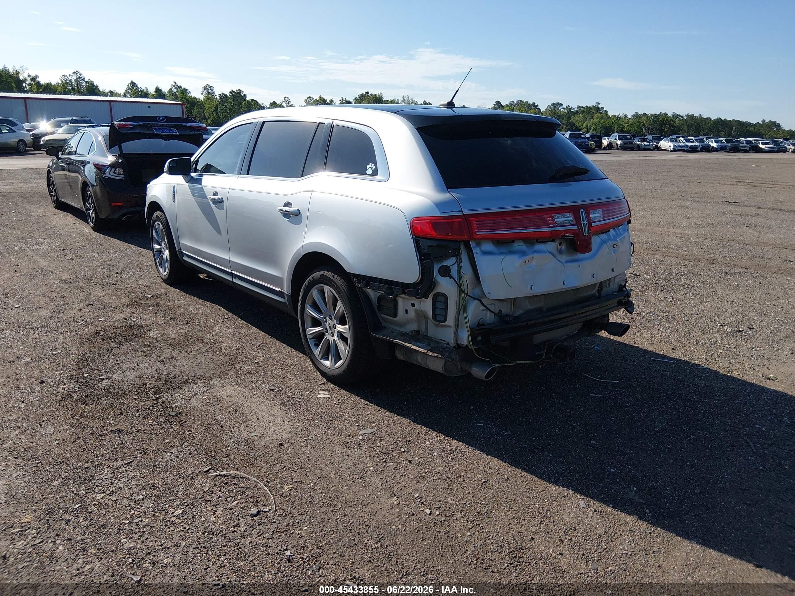 2013 Lincoln Mkt   Silver vin: 2LMHJ5FK1DBL58850