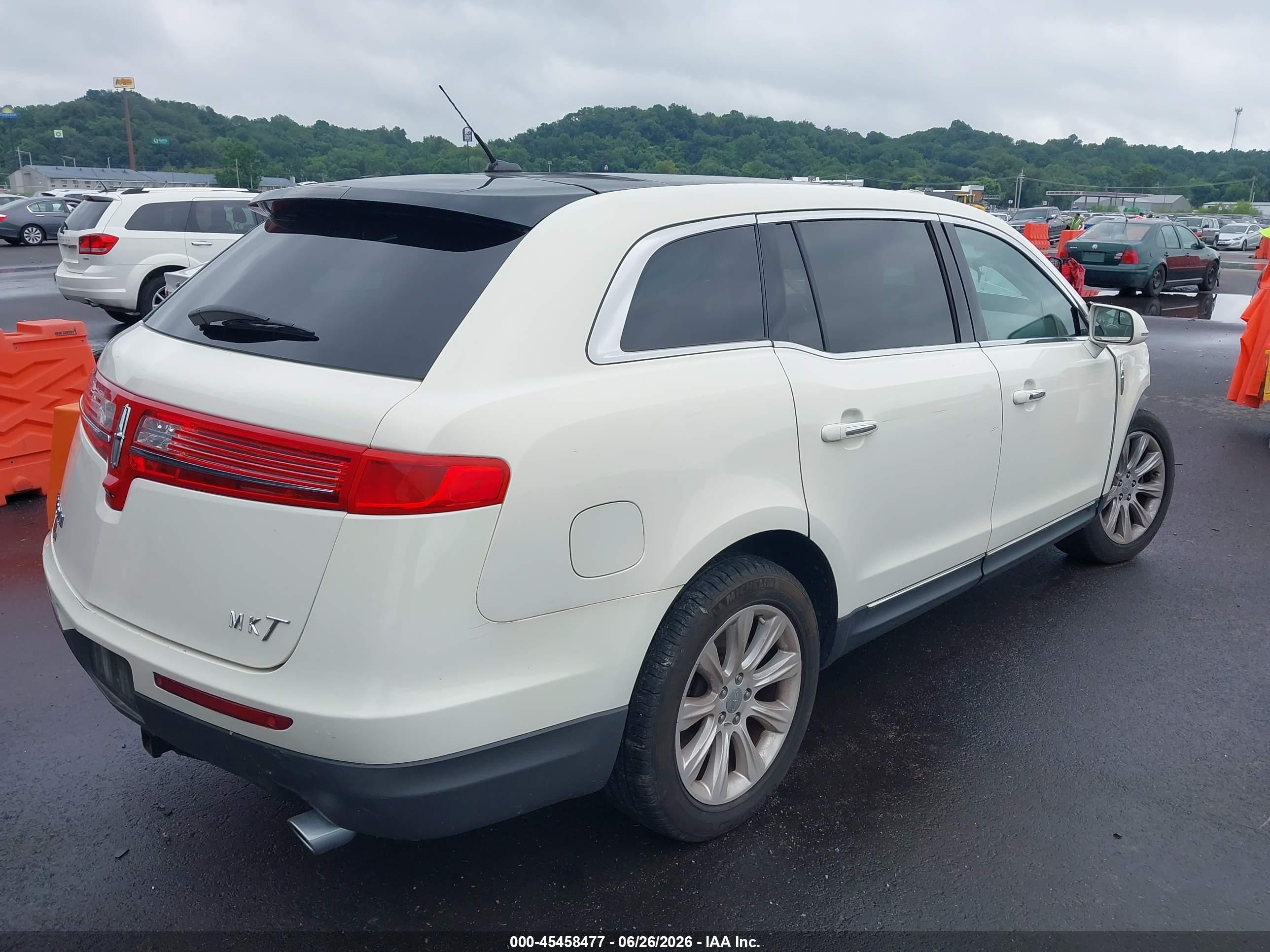 2014 Lincoln Mkt   White vin: 2LMHJ5FK1EBL51723