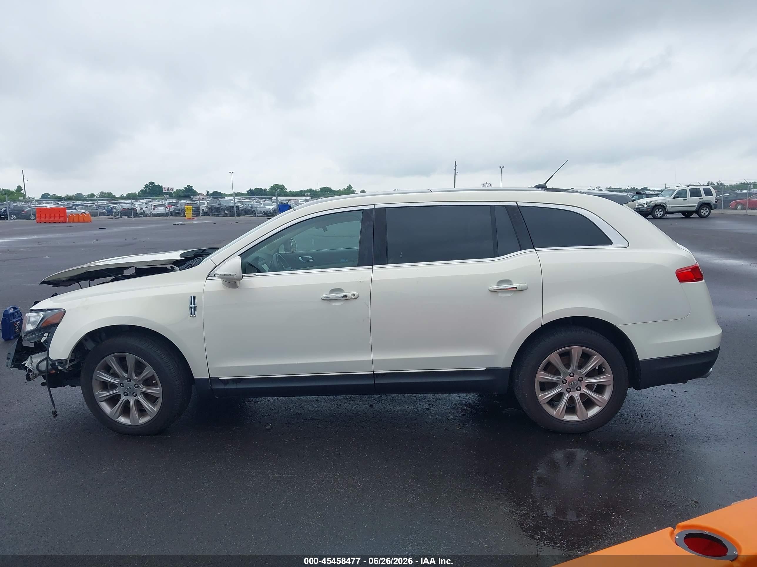 2014 Lincoln Mkt   White vin: 2LMHJ5FK1EBL51723