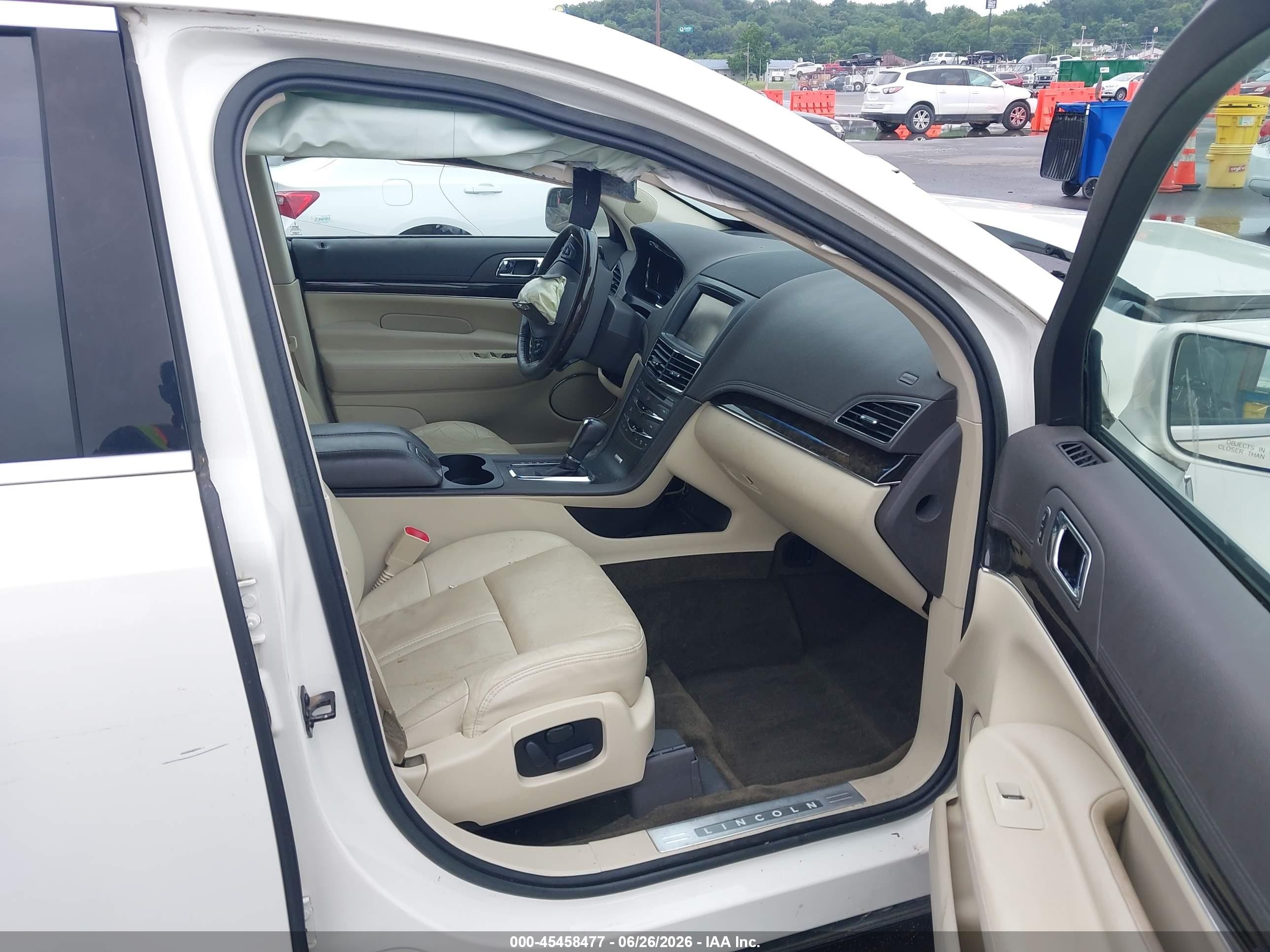 2014 Lincoln Mkt   White vin: 2LMHJ5FK1EBL51723