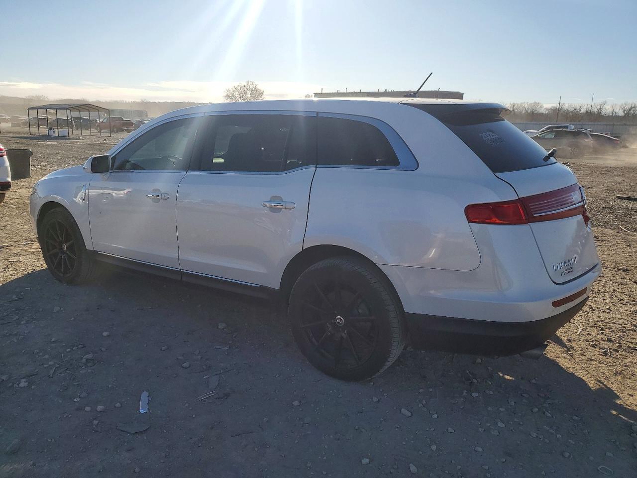 2015 Lincoln Mkt White vin: 2LMHJ5FK4FBL00508