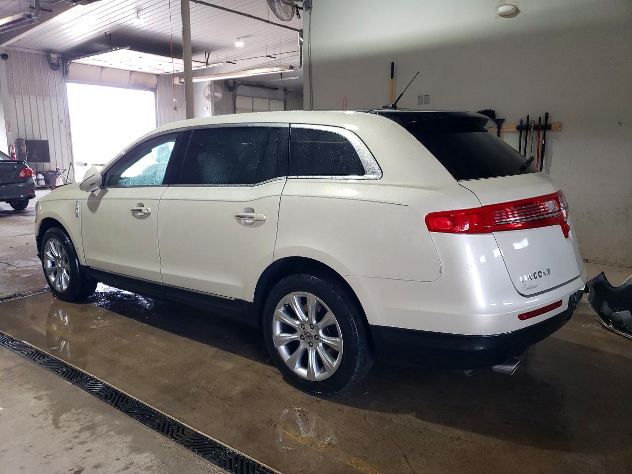 2015 Lincoln Mkt Cream vin: 2LMHJ5FK5FBL03191