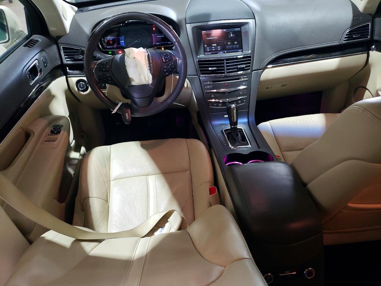 2015 Lincoln Mkt Cream vin: 2LMHJ5FK5FBL03191