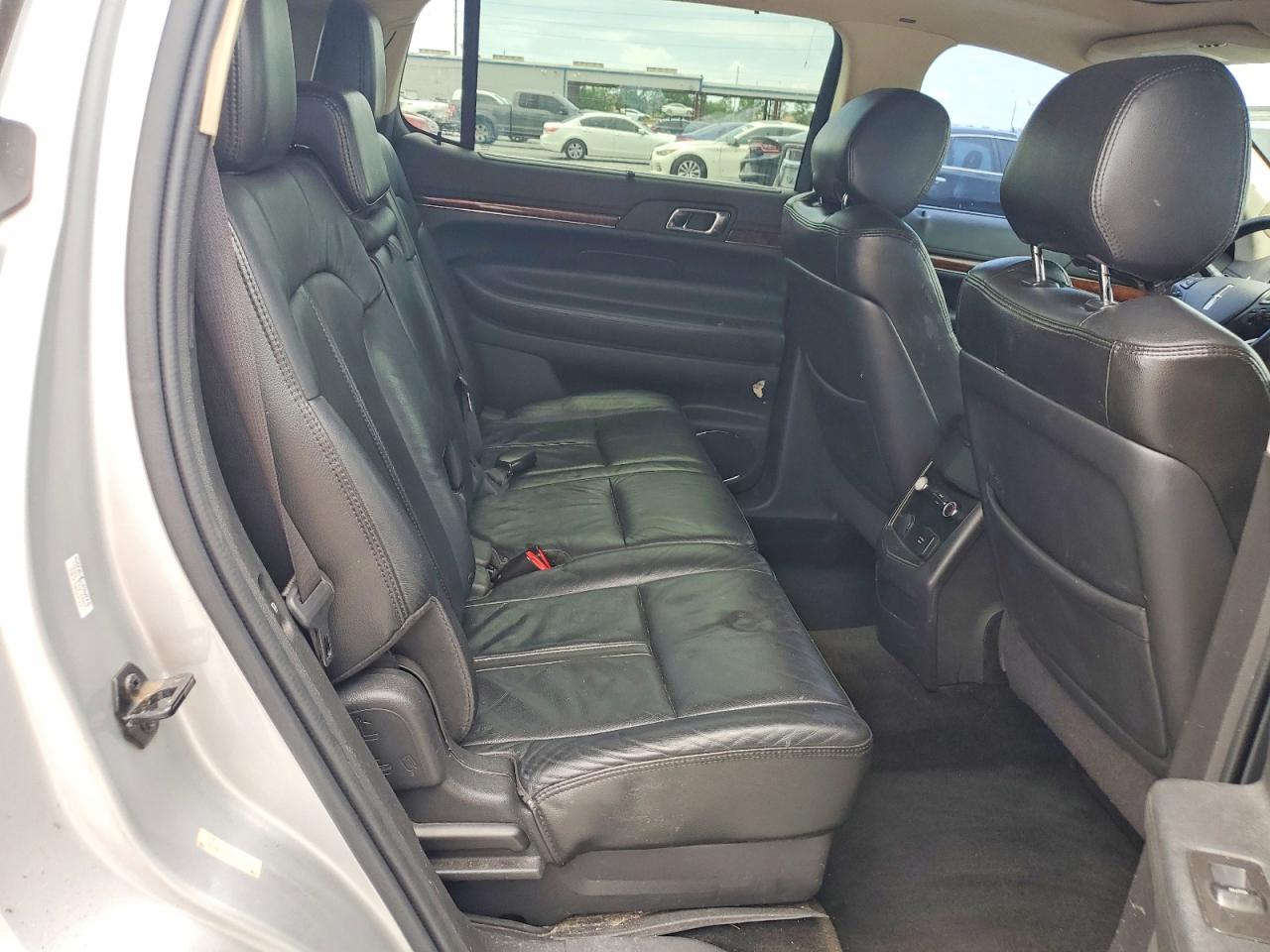 2013 Lincoln Mkt Silver vin: 2LMHJ5FK6DBL56298