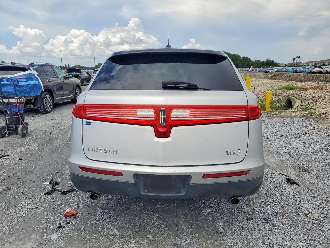 2013 Lincoln Mkt Silver vin: 2LMHJ5FK6DBL56298