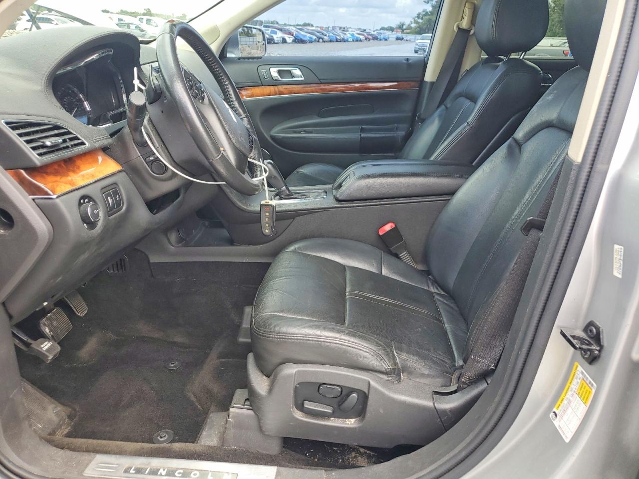 2013 Lincoln Mkt Silver vin: 2LMHJ5FK6DBL56298