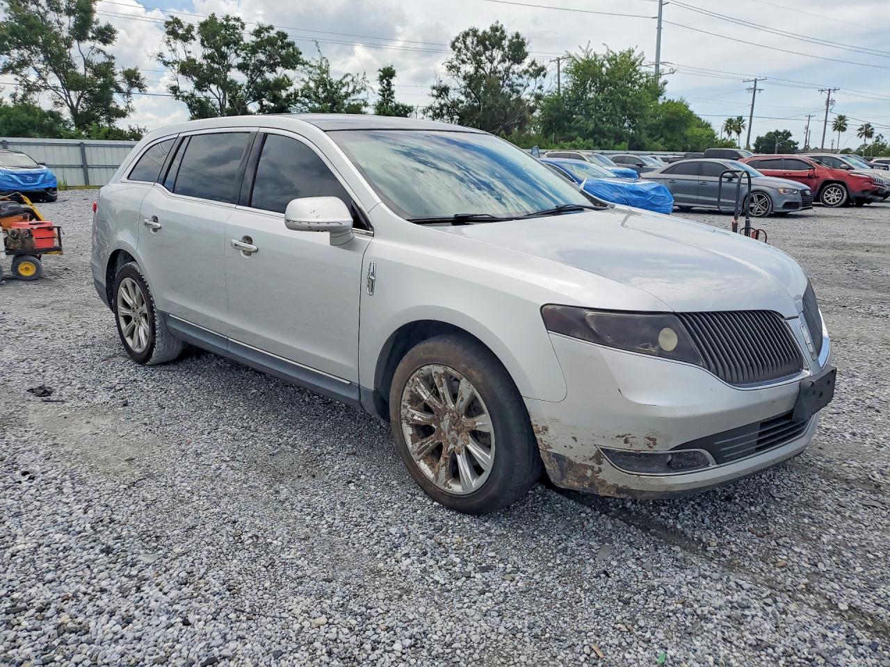 2013 Lincoln Mkt Silver vin: 2LMHJ5FK6DBL56298