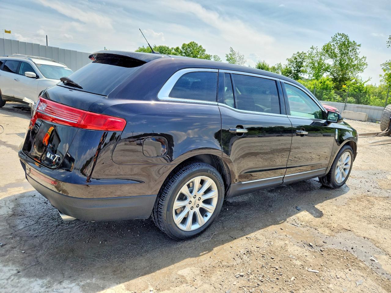 2014 Lincoln Mkt Black vin: 2LMHJ5FK6EBL58554