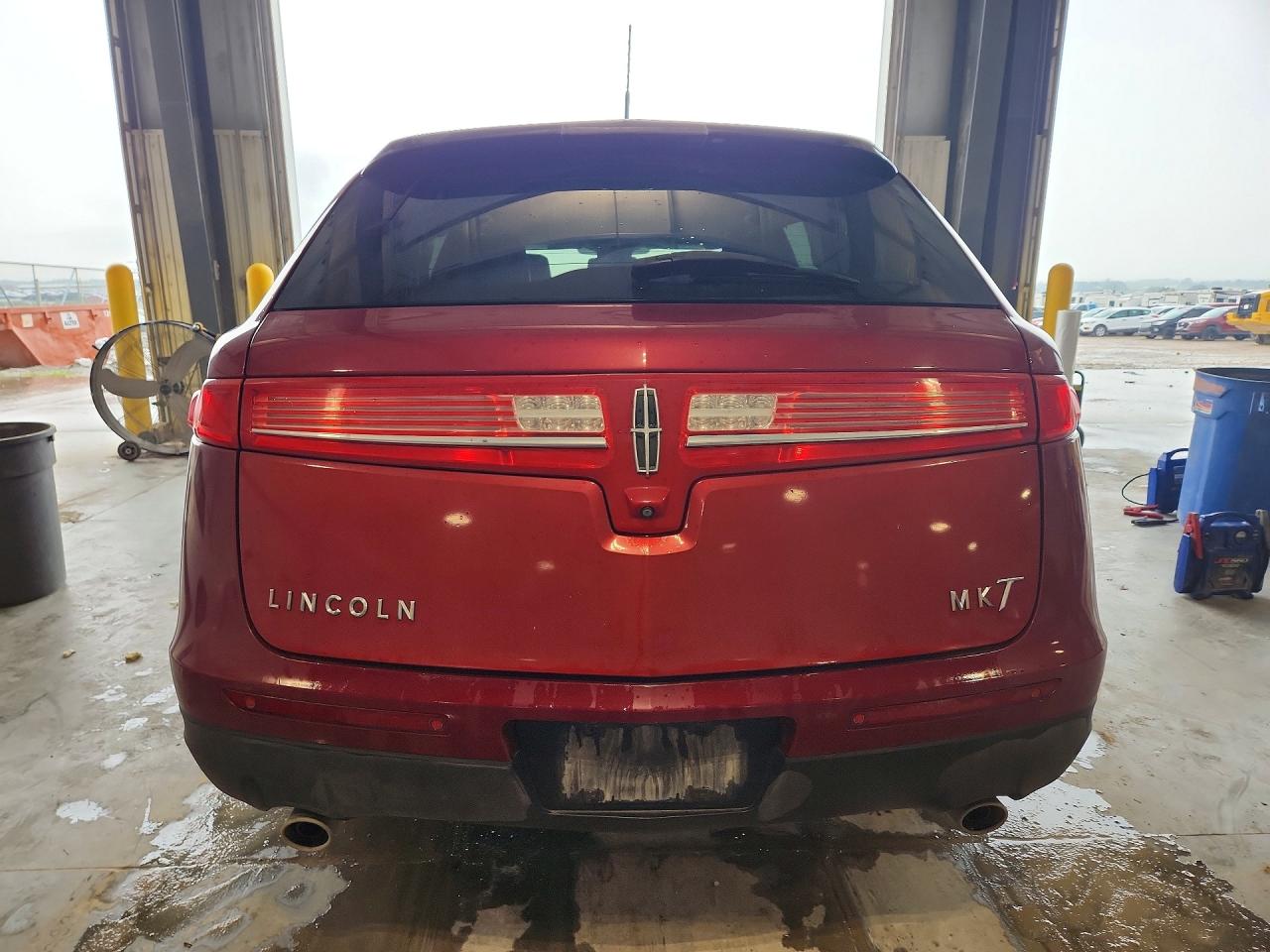 2015 Lincoln Mkt Red vin: 2LMHJ5FK8FBL03881