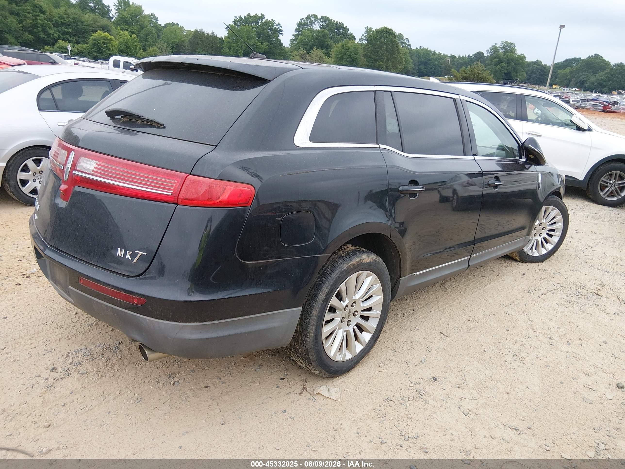 2010 Lincoln Mkt   Black vin: 2LMHJ5FR0ABJ10596