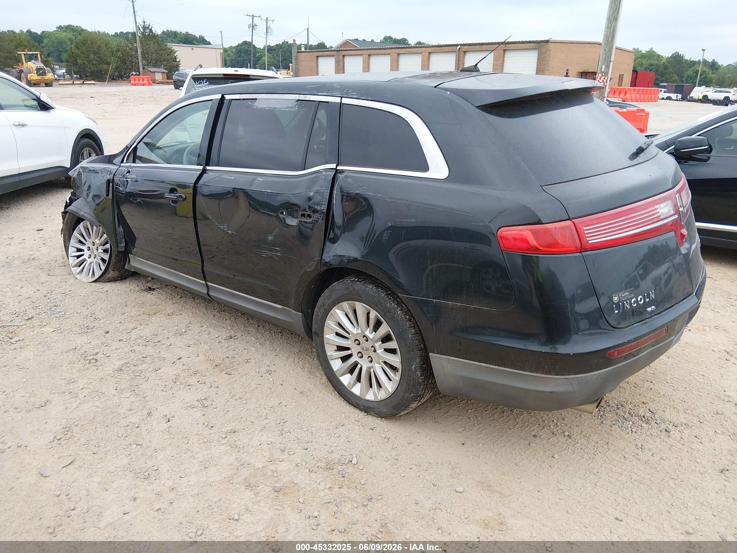 2010 Lincoln Mkt   Black vin: 2LMHJ5FR0ABJ10596