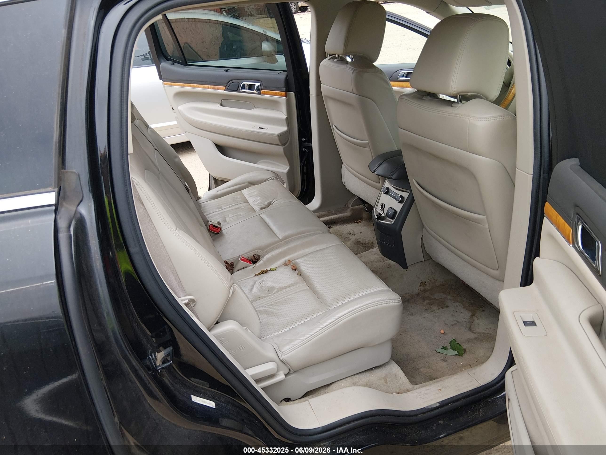 2010 Lincoln Mkt   Black vin: 2LMHJ5FR0ABJ10596