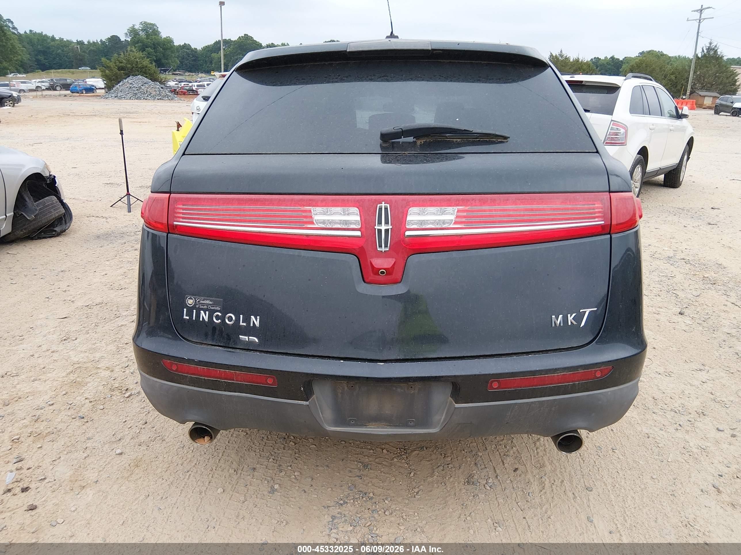 2010 Lincoln Mkt   Black vin: 2LMHJ5FR0ABJ10596