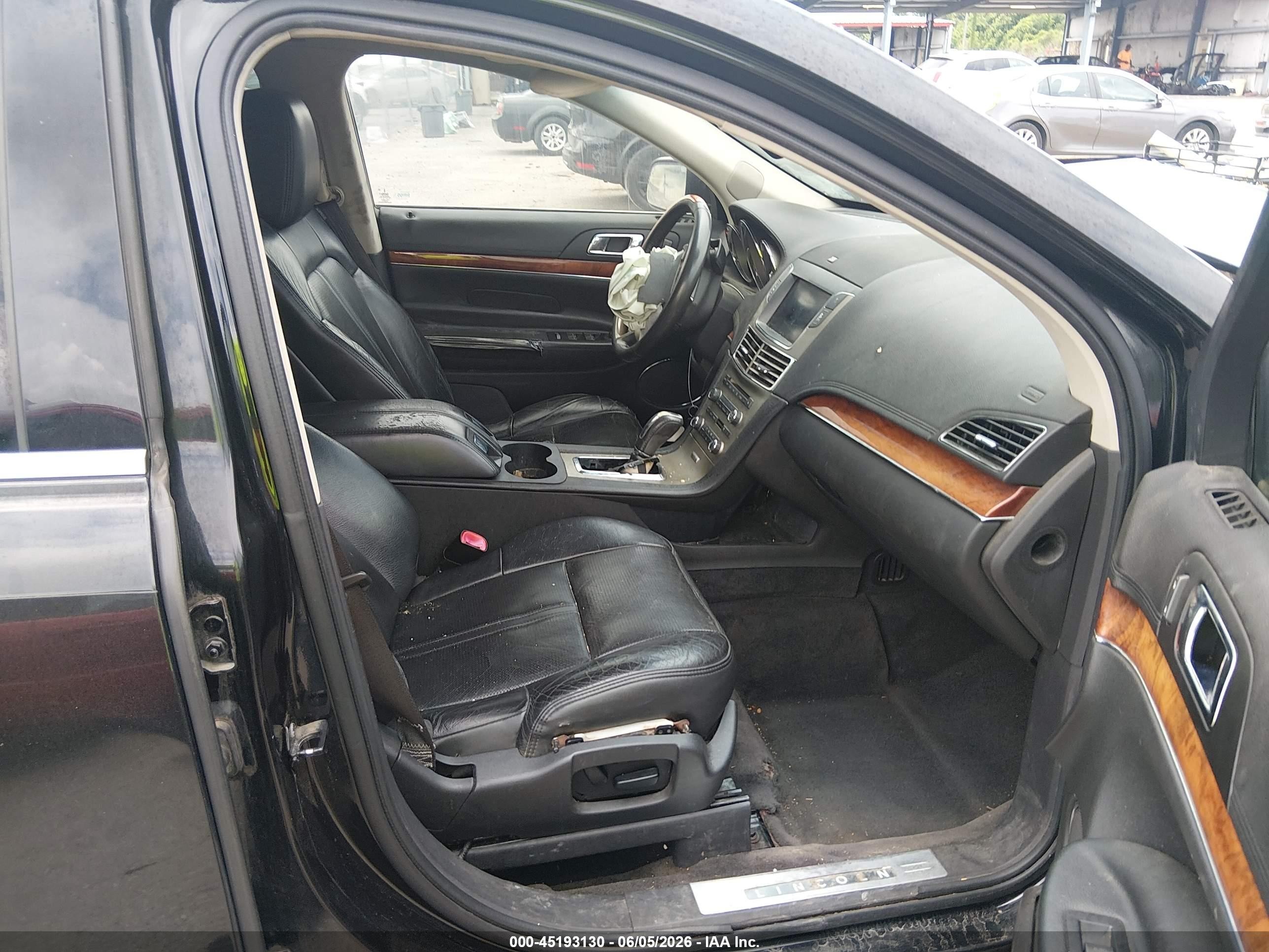 2010 Lincoln Mkt   Black vin: 2LMHJ5FR1ABJ16388