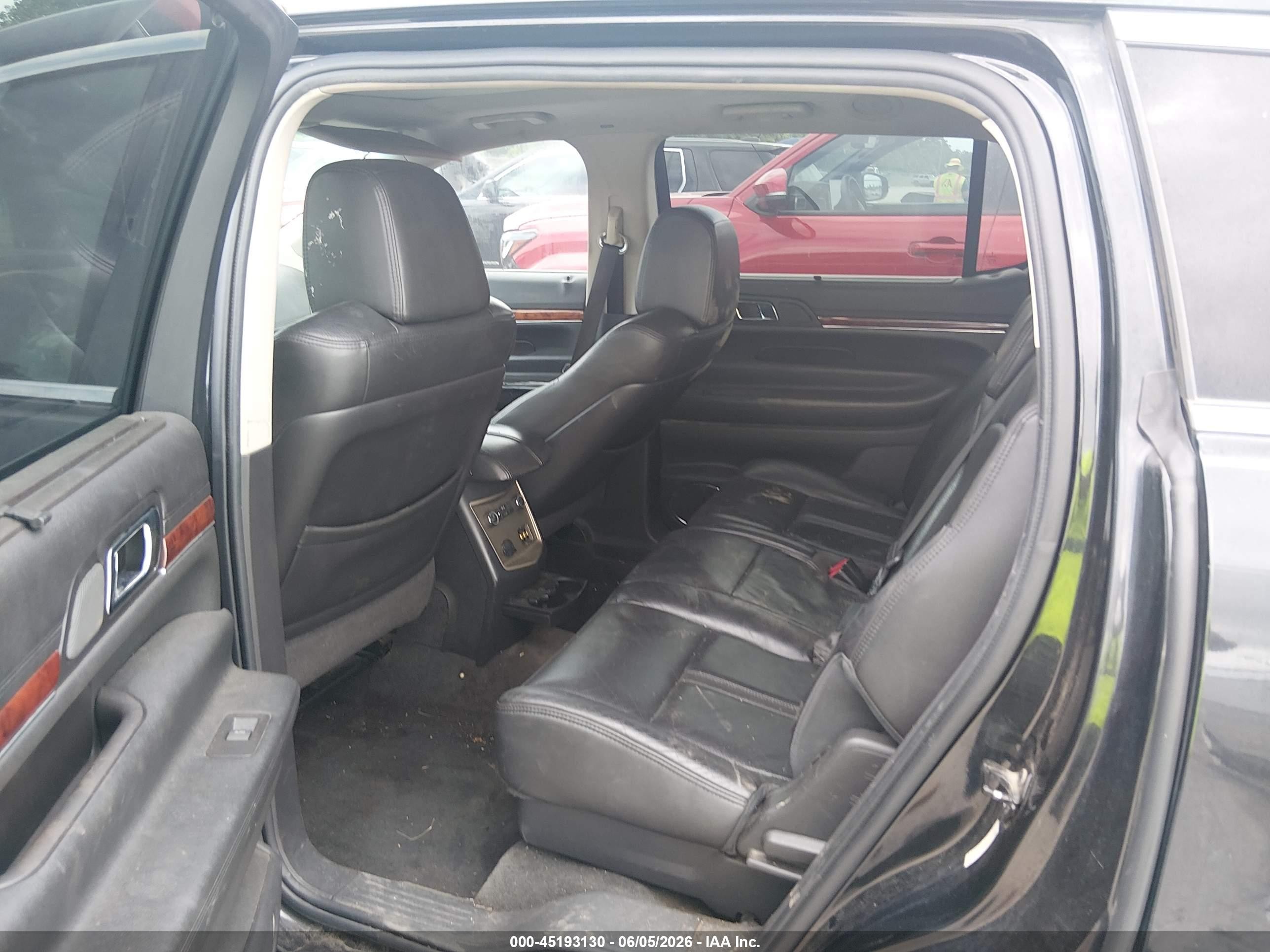 2010 Lincoln Mkt   Black vin: 2LMHJ5FR1ABJ16388