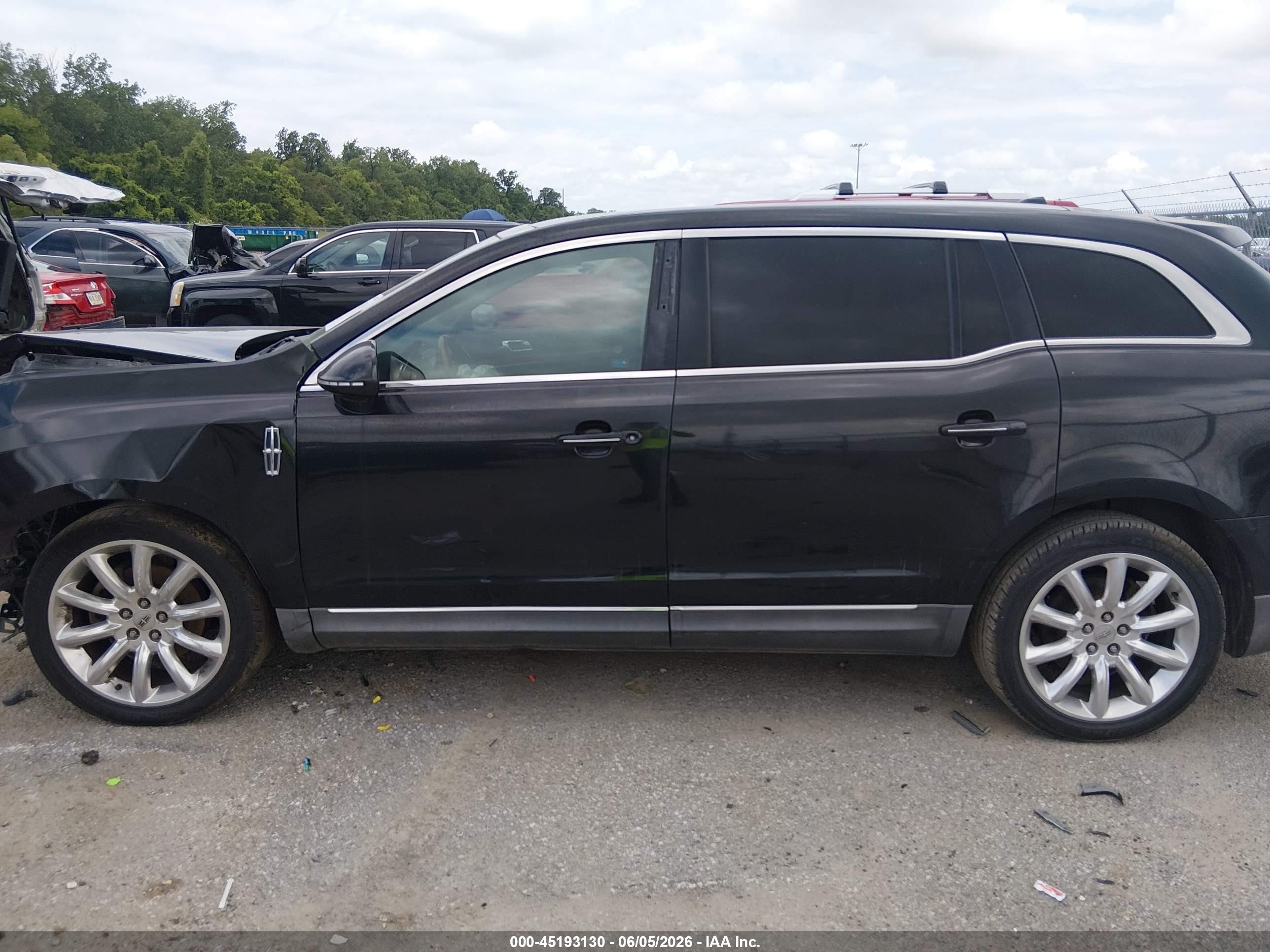 2010 Lincoln Mkt   Black vin: 2LMHJ5FR1ABJ16388