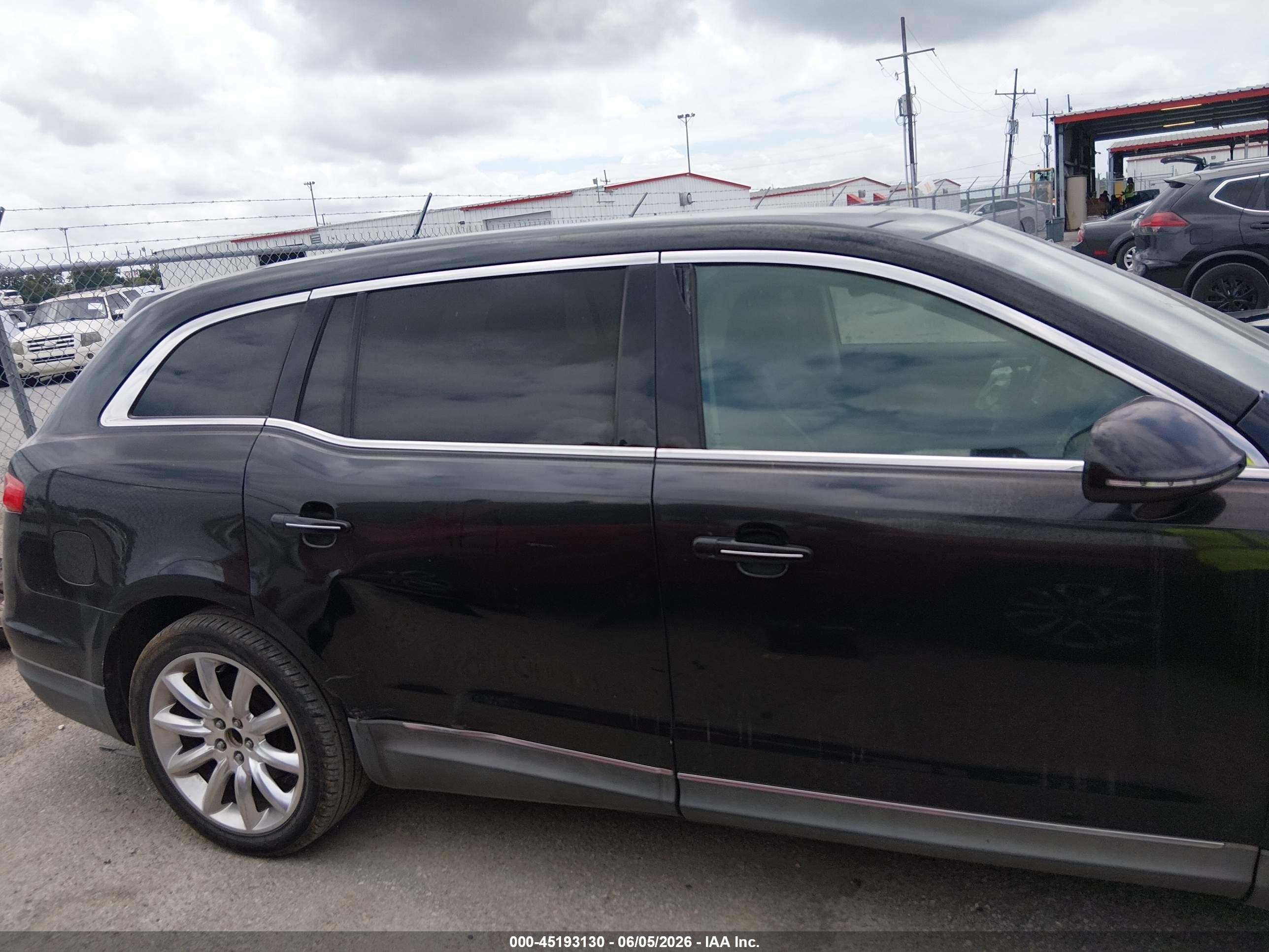 2010 Lincoln Mkt   Black vin: 2LMHJ5FR1ABJ16388