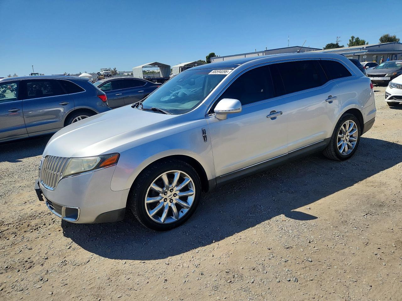 2010 Lincoln Mkt White vin: 2LMHJ5FR2ABJ11636